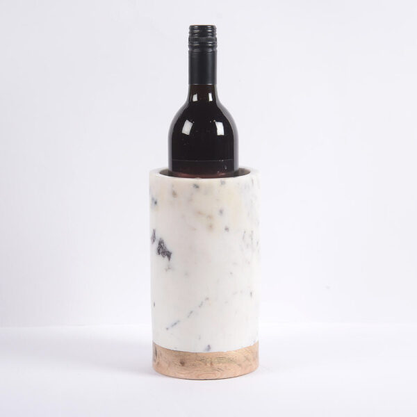 Valgest marmorist ning puidust alusega veinijahuti