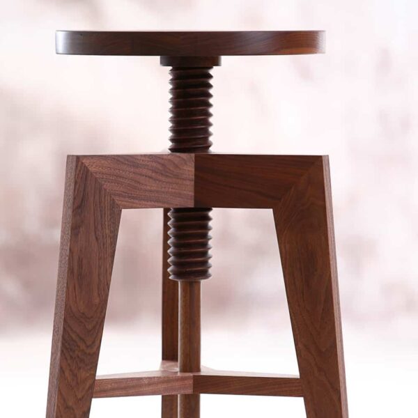 Pähklipuidust reguleeritav tool